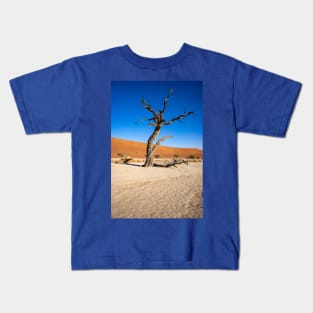 Gnarled tree. Kids T-Shirt